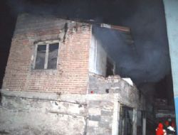 Karaköse’de metruk bina yandı